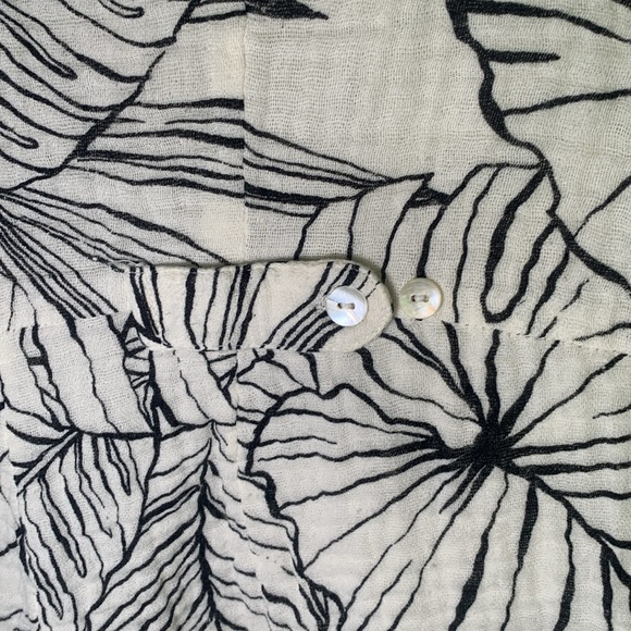 Elan gauzy cotton romper with two front pockets and adjustable waist size small - Picture 6 of 9